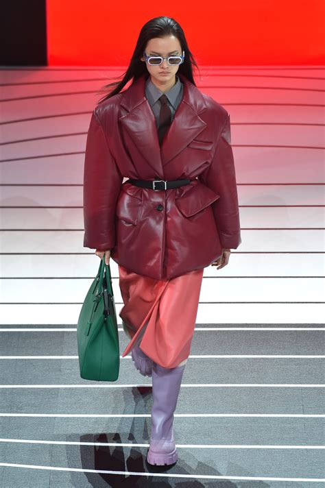 sfilata prada autunno inverno 2021|Milano Fashion Week 2021: la collezione Prada per l'AI .